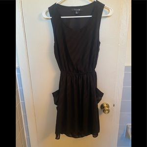 Forever 21 dress cut out in back with pockets